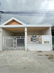 Front view of a single-story house with modern gate