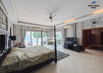 Stunning, 9 bedroom, 7 bathroom, Private pool villa for sale in Na Jomtien.