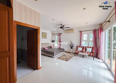 Stunning, 9 bedroom, 7 bathroom, Private pool villa for sale in Na Jomtien.