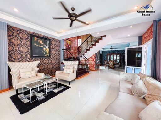 Stunning, 9 bedroom, 7 bathroom, Private pool villa for sale in Na Jomtien.