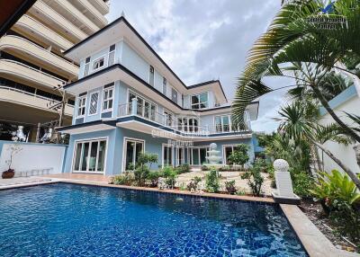 Stunning, 9 bedroom, 7 bathroom, Private pool villa for sale in Na Jomtien.