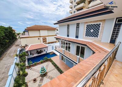 Stunning, 9 bedroom, 7 bathroom, Private pool villa for sale in Na Jomtien.