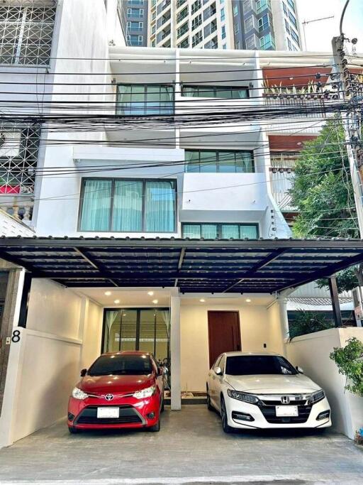 Townhouse for Rent in Sathon 21