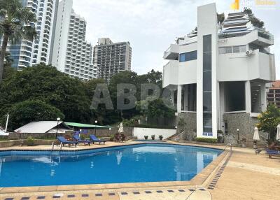 Beachfront Condo For Sale or Rent in Wongamat