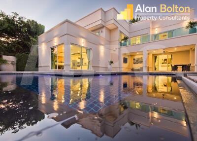 Stunning 5 Bedroom Pool Villa For Rent