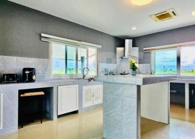 6 Bed 5 Bath in Huay Yai