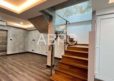 Renovated 3 story 2 Bedroom 4 bathroom House for Sale in Pratumnak