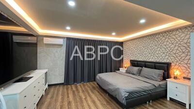 2 Bedroom House for Sale in Pratumnak