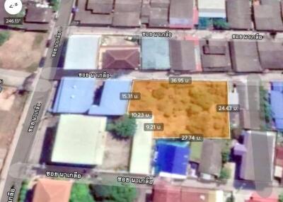 Overhead view of a plot of land in a neighborhood