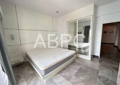 Large 2 Bedroom 2 bathroom in North Pattaya