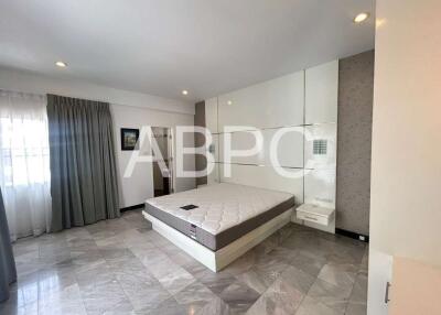 Large 2 Bedroom 2 bathroom in North Pattaya