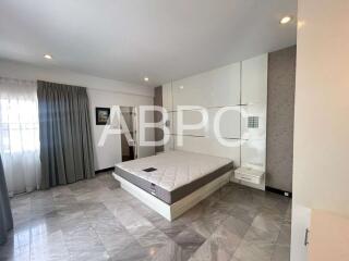 Large 2 Bedroom 2 bathroom in North Pattaya