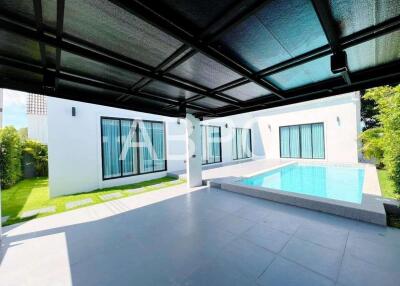 3 Bedroom 4 Bathroom in East Pattaya