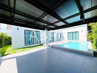 3 Bedroom 4 Bathroom in East Pattaya