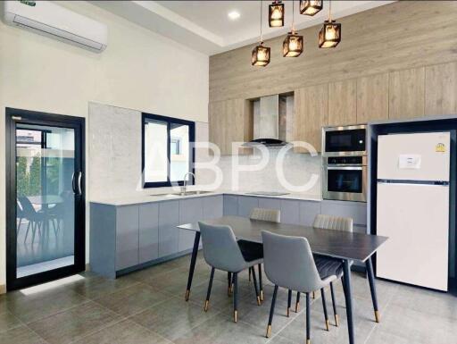 3 Bedroom 4 Bathroom in East Pattaya