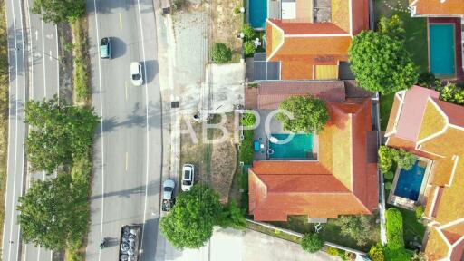 3 Bedroom 4 Bathroom in East Pattaya