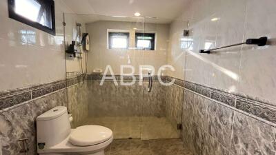 3 Bedroom 4 Bathroom in East Pattaya