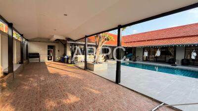 3 Bedroom 4 Bathroom in East Pattaya