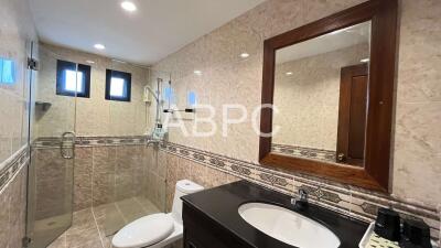 3 Bedroom 4 Bathroom in East Pattaya