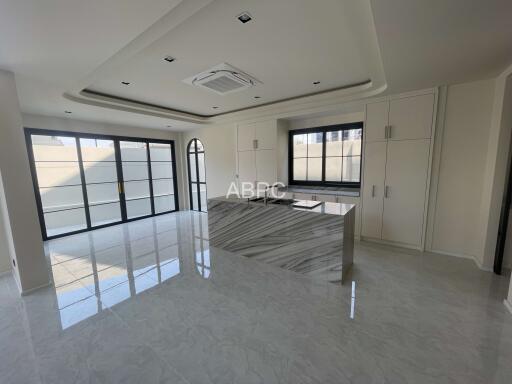 4 Bedroom 4 Bathroom in East Pattaya