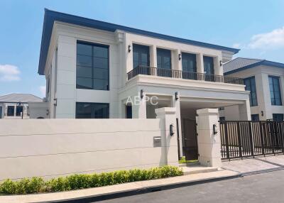 4 Bedroom 4 Bathroom in East Pattaya