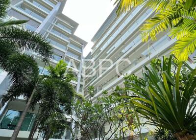 Huge 1 Bedroom 1 Bathroom Condo in Pratumnak