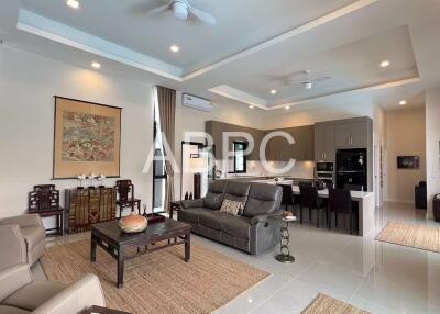 3 Bedroom 4 Bathroom in East Pattaya