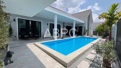 3 Bedroom 4 Bathroom in East Pattaya