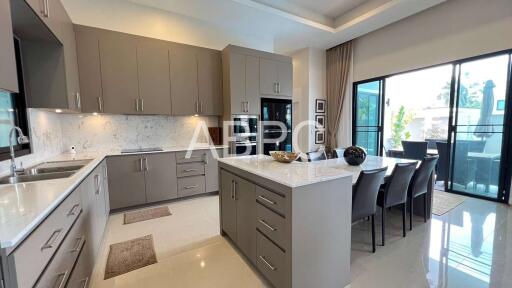 3 Bedroom 4 Bathroom in East Pattaya