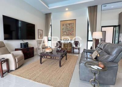 3 Bedroom 4 Bathroom in East Pattaya