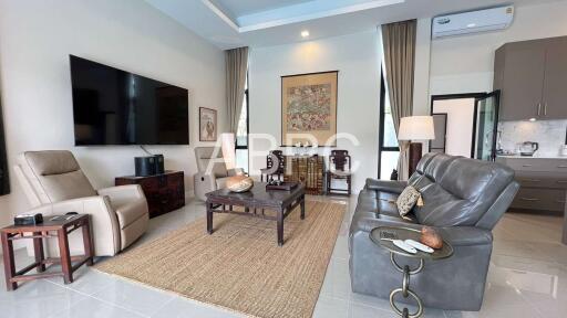 3 Bedroom 4 Bathroom in East Pattaya