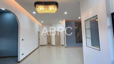 3 Bedrooms 3 Bathroom in East Pattaya