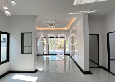 3 Bedroom 3 Bathroom in East Pattaya