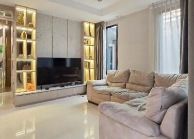 Modern living room with built-in shelving and flat-screen TV