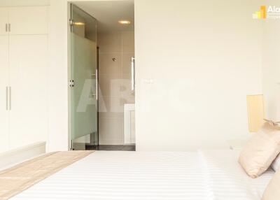 1 Bed 2 Bath in Wong Amat CS10435