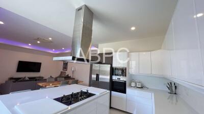 3 Bedroom 4 Bathroom in East Pattaya