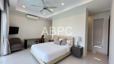 3 Bedroom 4 Bathroom in East Pattaya