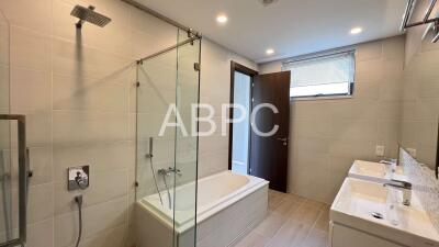 3 Bedroom 4 Bathroom in East Pattaya