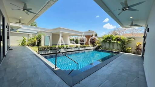 3 Bedroom 4 Bathroom in East Pattaya