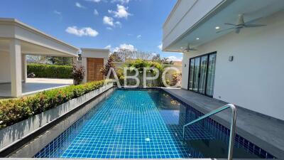 3 Bedroom 4 Bathroom in East Pattaya