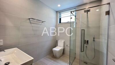 3 Bedroom 4 Bathroom in East Pattaya