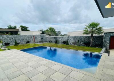 3 Bedrooms 3 bathrooms Luxury Pool Villa in East Pattaya