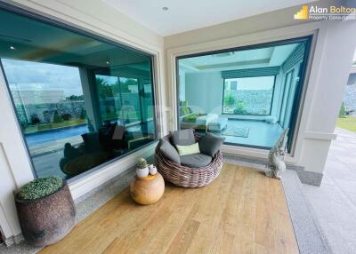 3 Bedrooms 3 bathrooms Luxury Pool Villa in East Pattaya