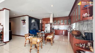 3 Bed 4 Bath in Jomtien