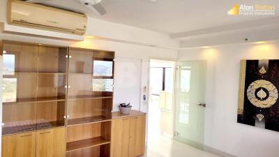 Ocean View 3 Bed 2 Bath Condo in Jomtien CR6187