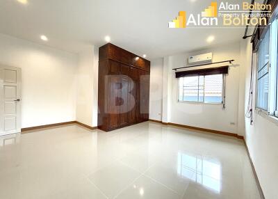 4 Bed 5 Bath in East Pattaya HR2266