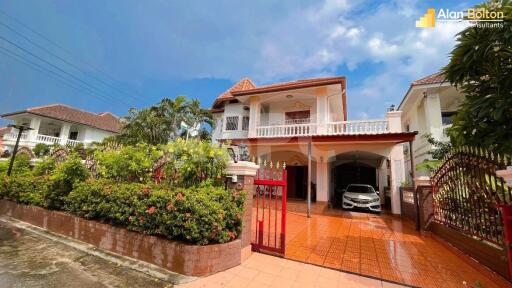 4 Bed 3 Bath in Central Pattaya HR1655