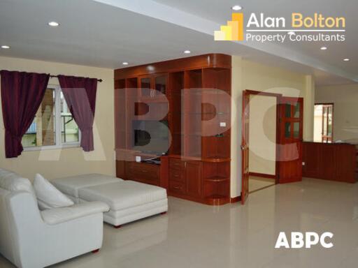 4 Bed 5 Bath in East Pattaya HR2621