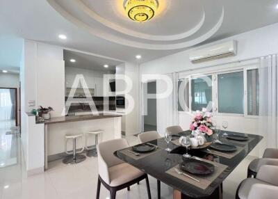 4 Bedrooms 4 Bathrooms in East Pattaya