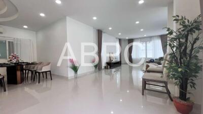 4 Bedrooms 4 Bathrooms in East Pattaya